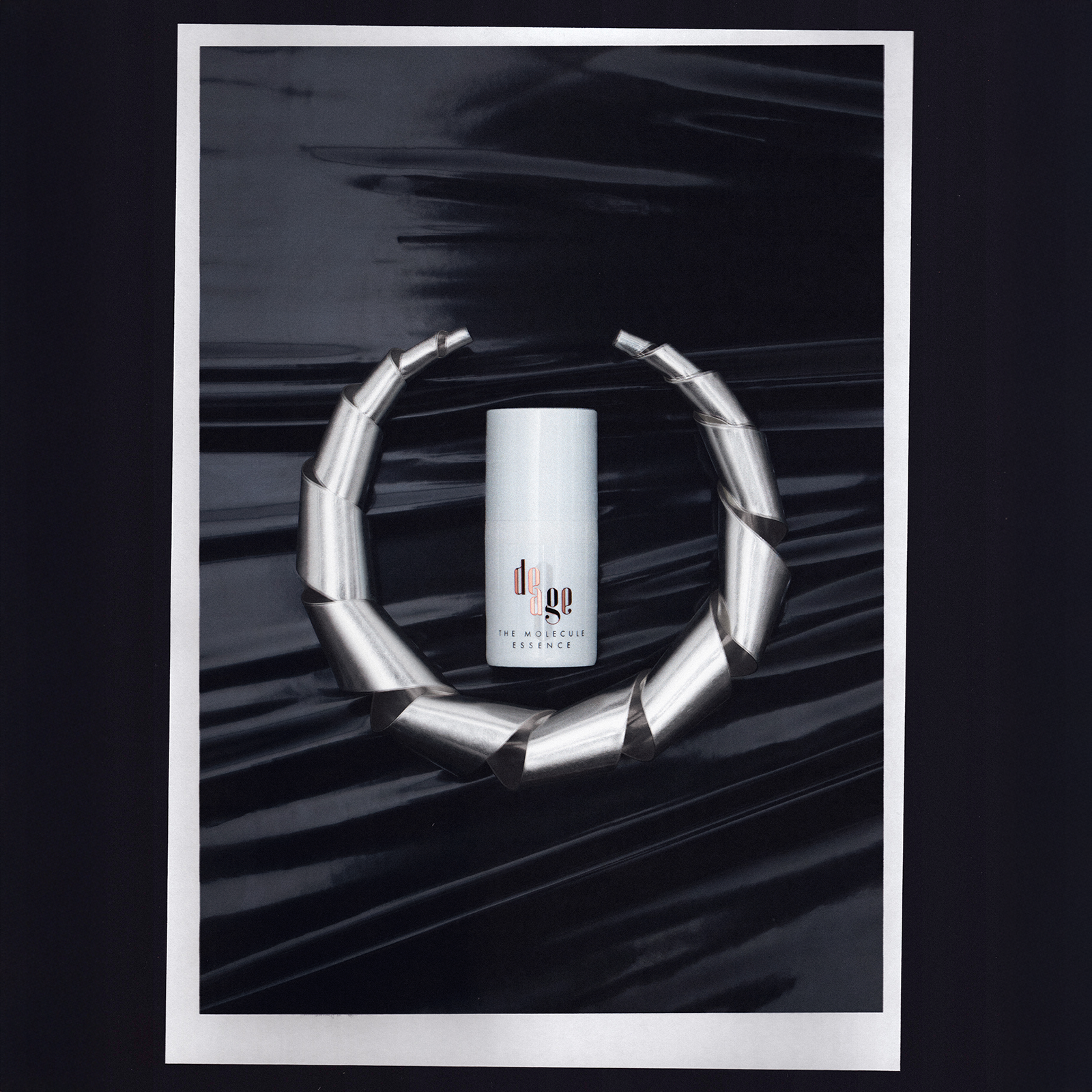 THE MOLECULE ESSENCE